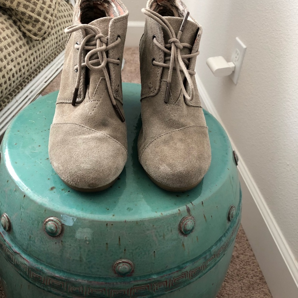 Tom’s Taupe Suede wedge Bootie